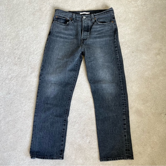 Levi’s Black Jeans wedgie straight size 29 crop